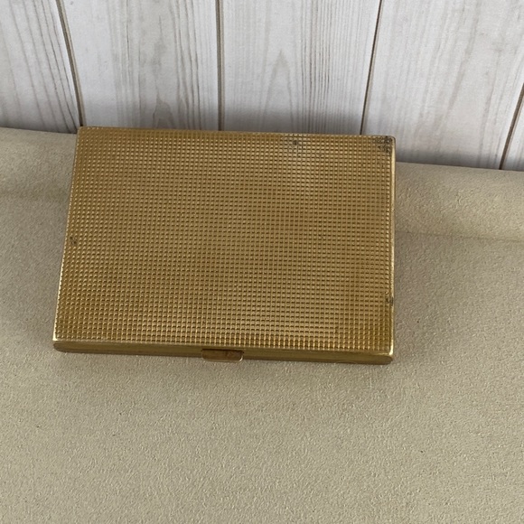 Vintage Guilloche Roses in Enamel almost new Makeup Compact - Picture 4 of 11